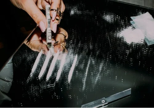 кокаин и купюра